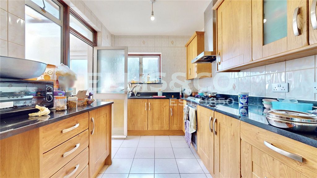 Property photo 2 of 29 Picture No. 60