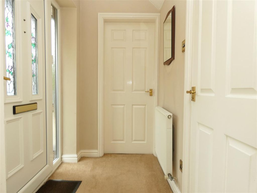 Property photo 3 of 18 Entrance Hall