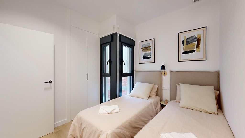 Property photo 2 of 32