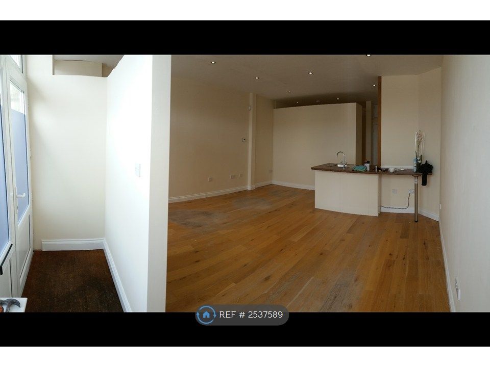 Property photo 1 of 6 Lounge Area