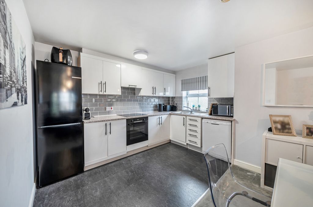 Property photo 2 of 12 1321646-13-686815...
