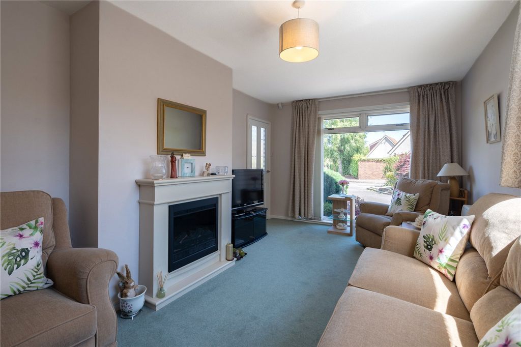 Property photo 2 of 25 Churchway