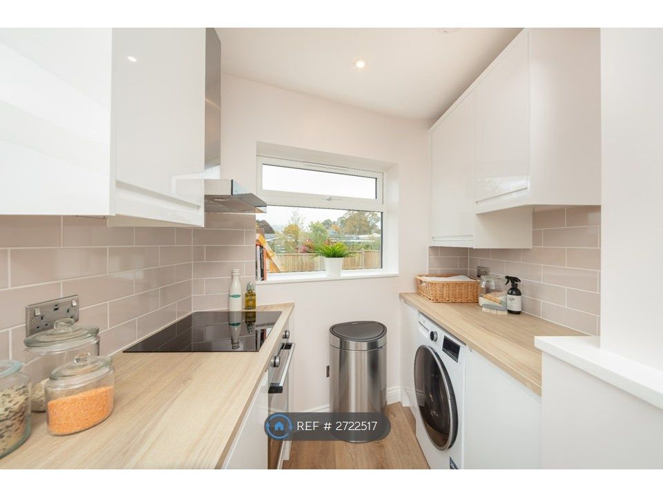 Property photo 2 of 6 Kitchen