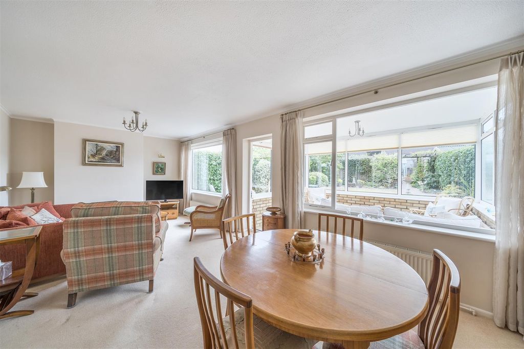 Property photo 3 of 14 1329628-18-6880F6c2Aaaef.Jpg