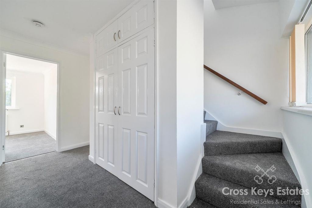 Property photo 2 of 23 Entrance Hallway