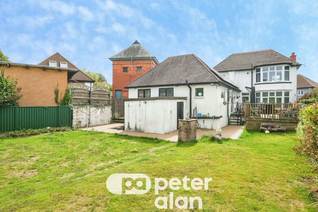 Property photo 2 of 32