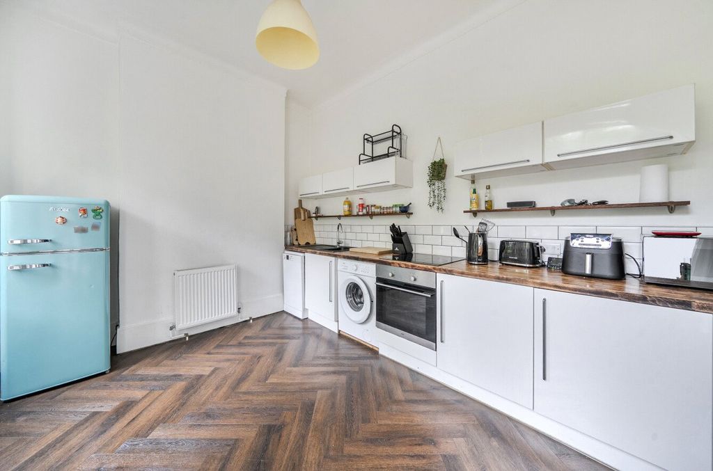 Property photo 2 of 17 Kitchen