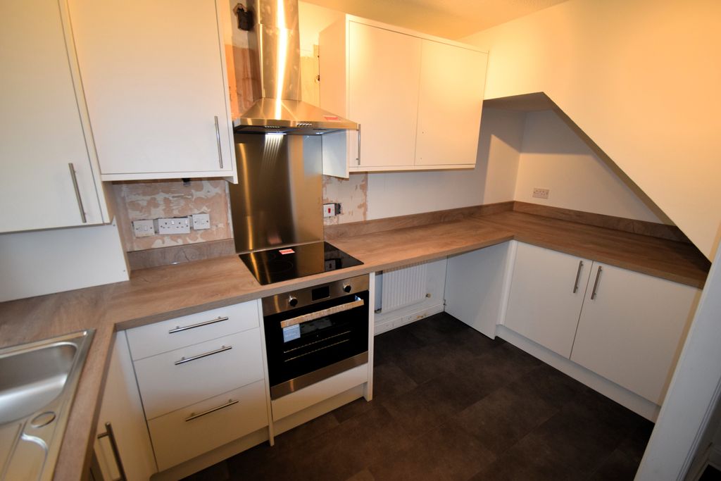 Property photo 3 of 7 Kitchen