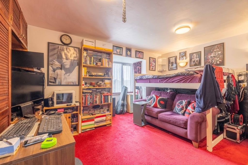 Property photo 3 of 8