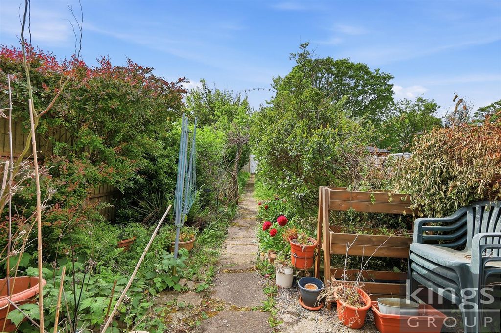Property photo 2 of 25
