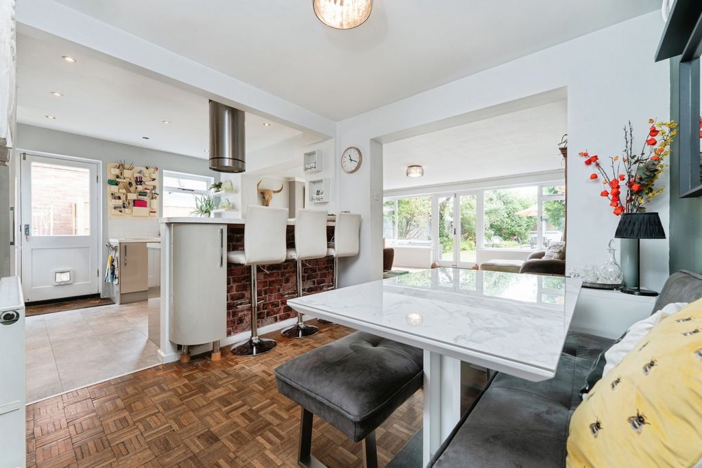 Property photo 3 of 37 Pbox-Img.Jpg