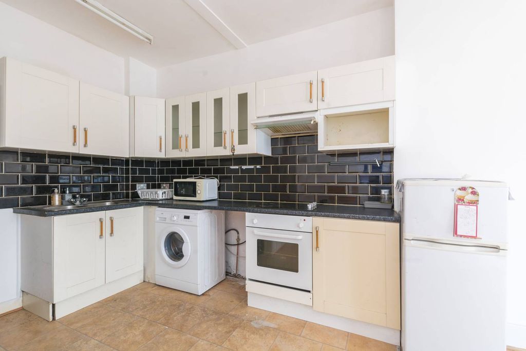 Property photo 3 of 5