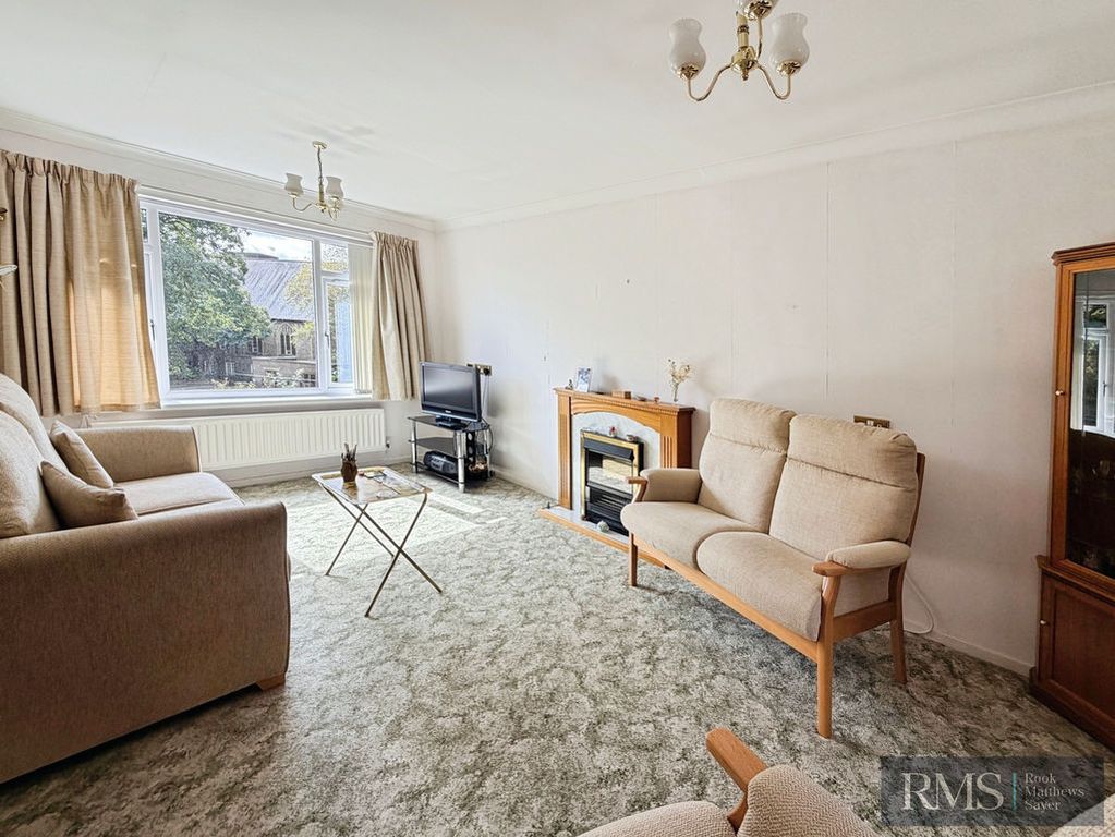 Property photo 3 of 12 Photo 8