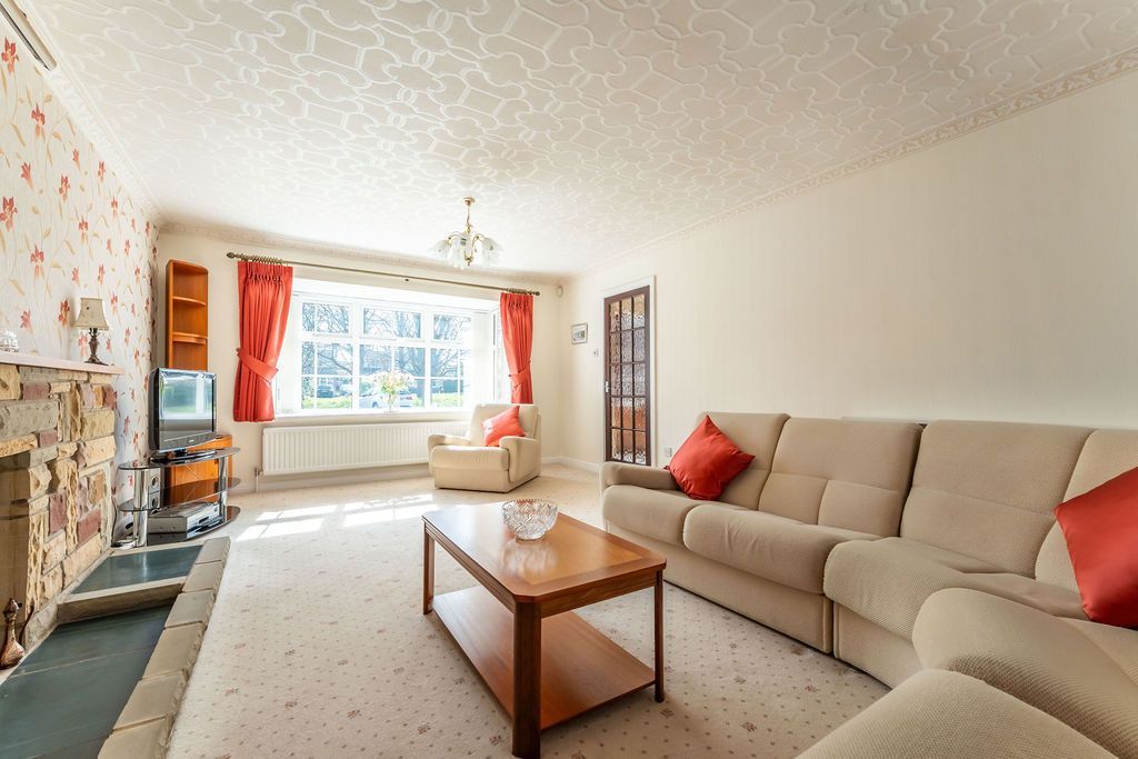 Property photo 3 of 34