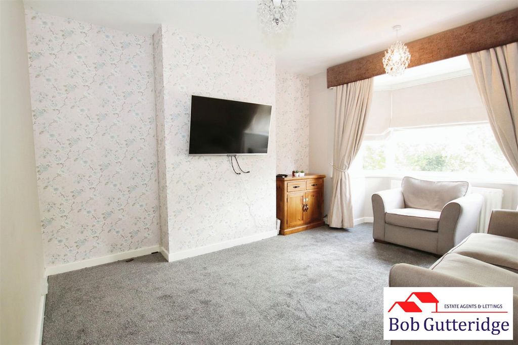 Property photo 2 of 20 Bay Fronted Lounge