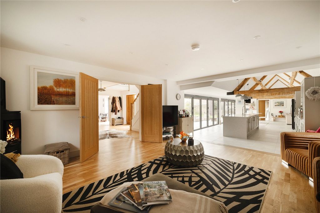 Property photo 3 of 16 Picture No. 11