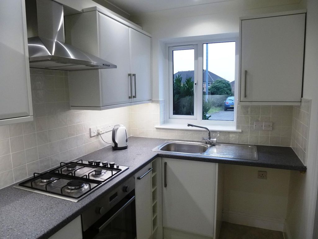 Property photo 3 of 10 Kitchen