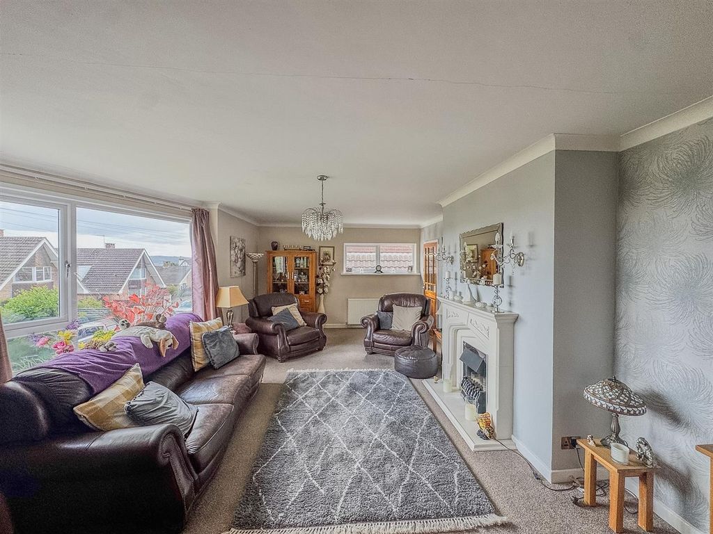 Property photo 2 of 24 Lounge