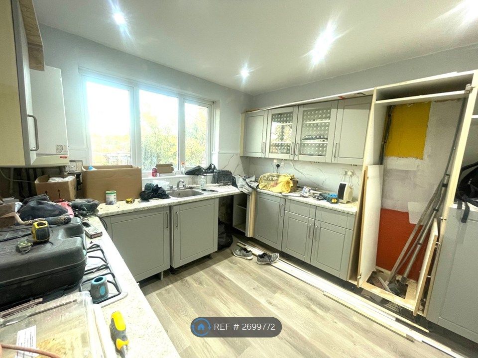 Property photo 3 of 8 Kitchen