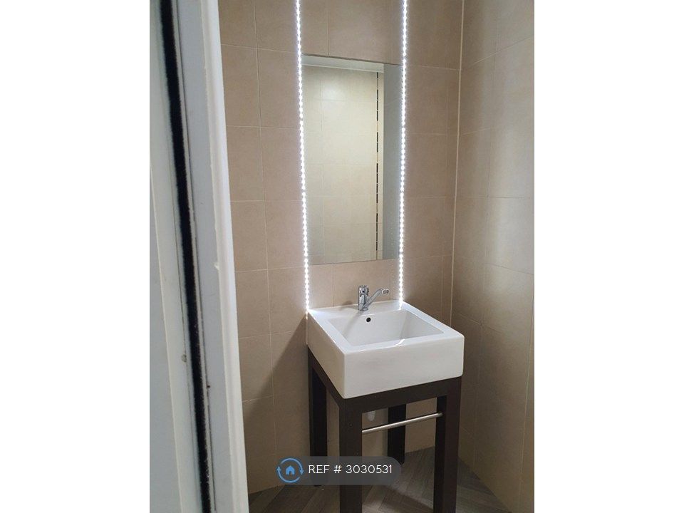 Property photo 3 of 11 Wash Basin In Bathroom