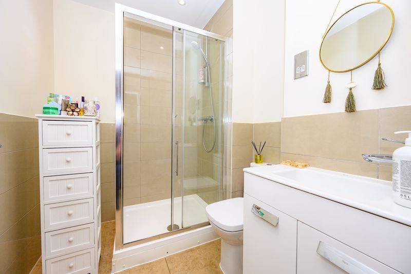 Property photo 3 of 16 En-Suite