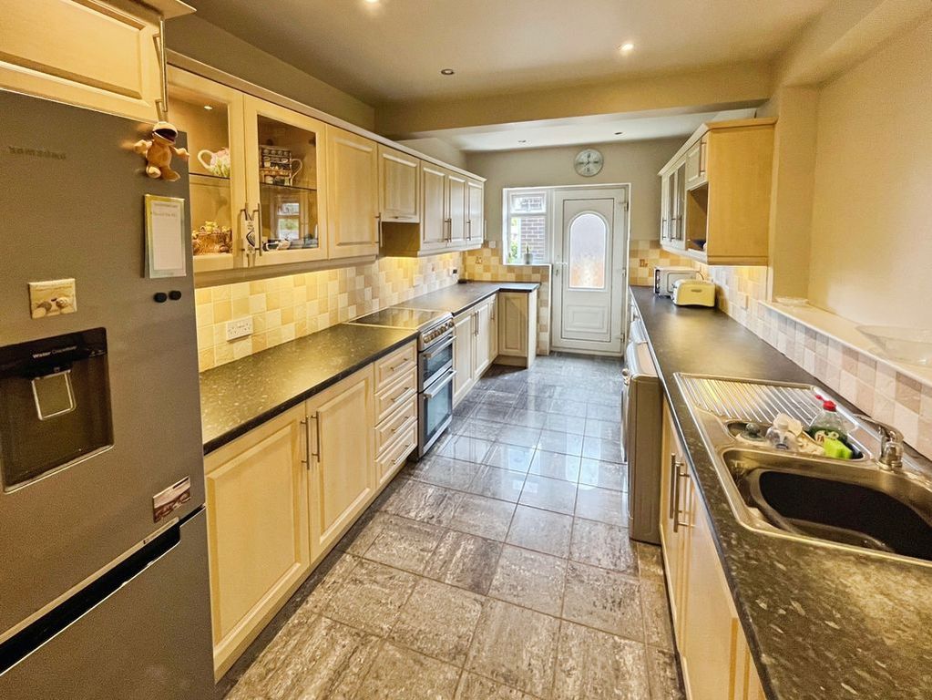 Property photo 3 of 20 Kitchen