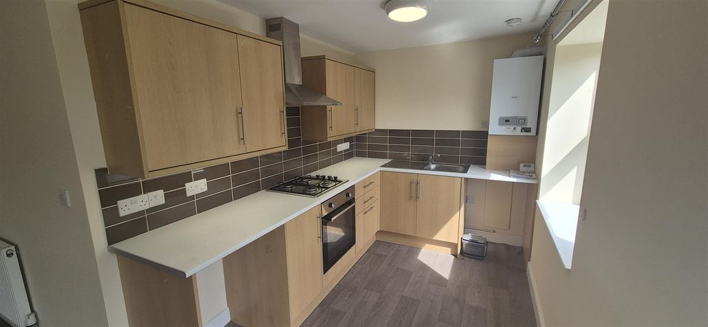 Property photo 3 of 10 Kitchen