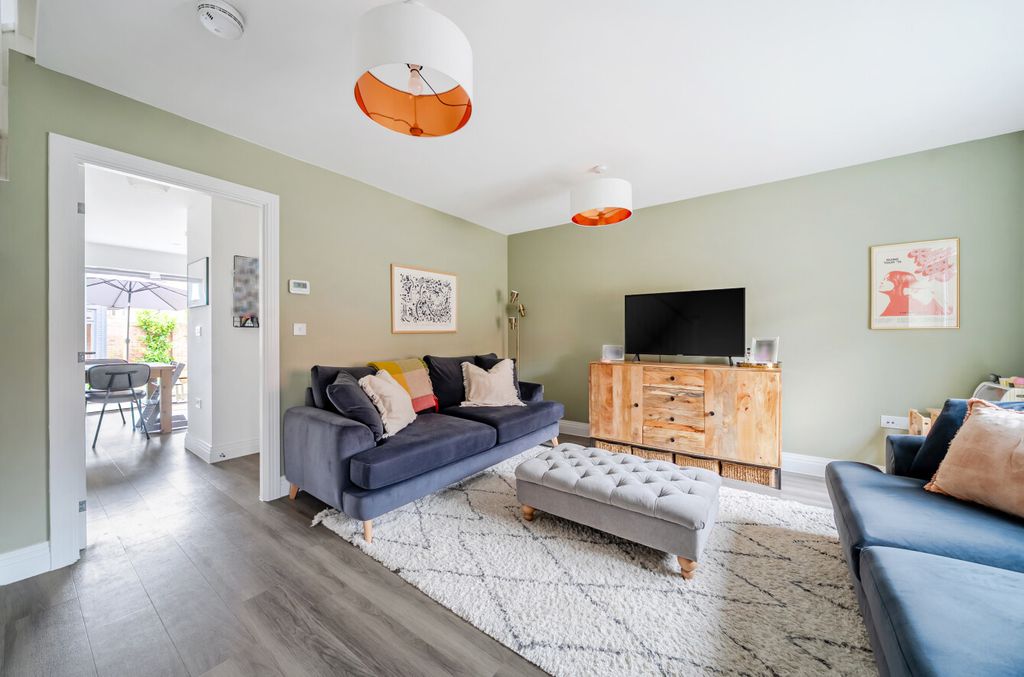Property photo 2 of 27 1496463-13-6A60Ca...