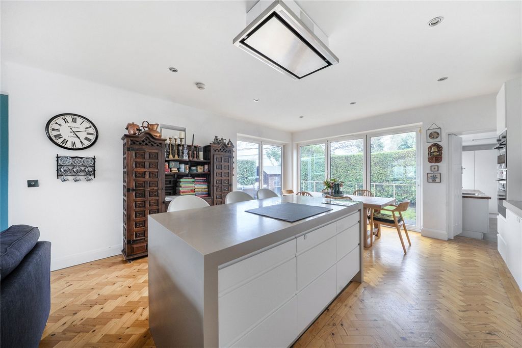 Property photo 2 of 19 Picture No. 16