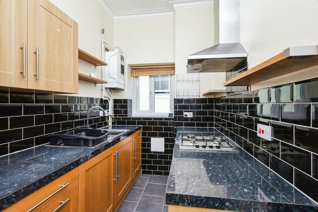 Property photo 2 of 9 Kitchen