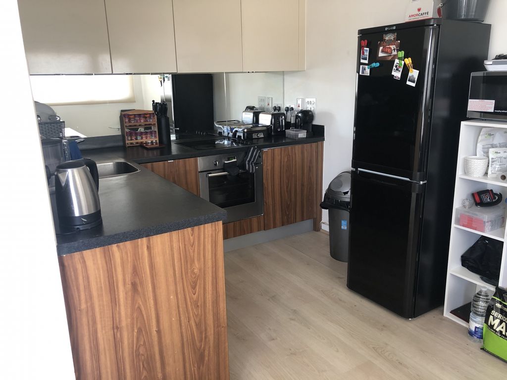 Property photo 1 of 9 Spacious Top Floor 1 Bedroom 1 Bathroom Flat In The Ropeworks Building, Barking, Ig11