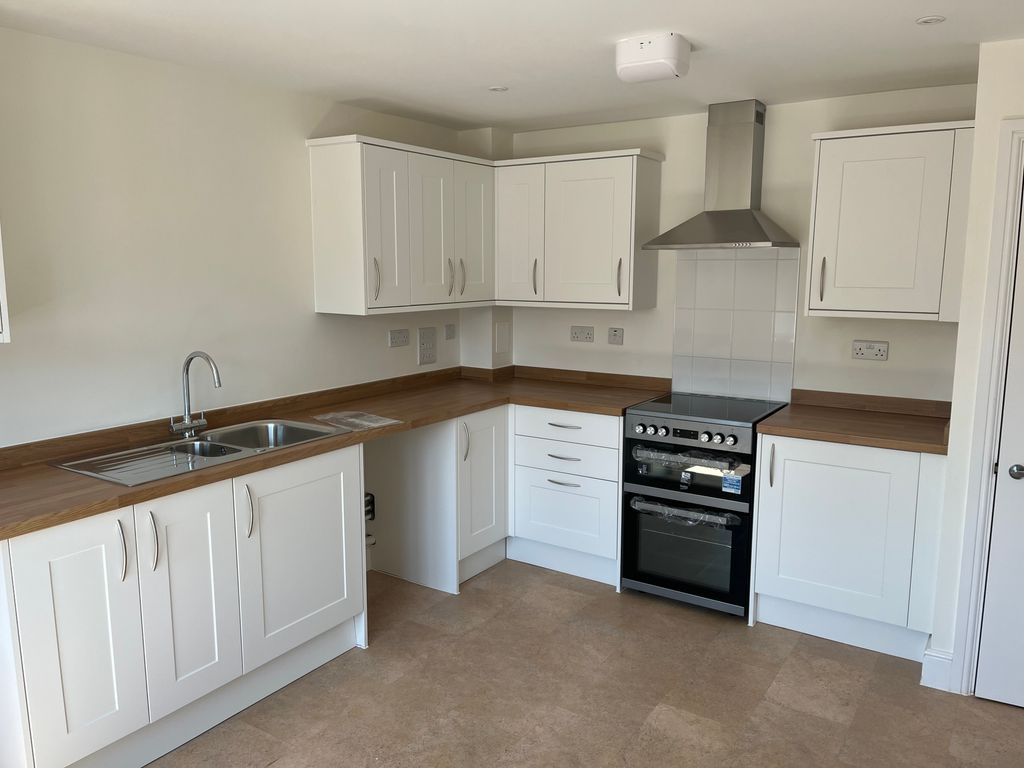 Property photo 2 of 6 Kitchen