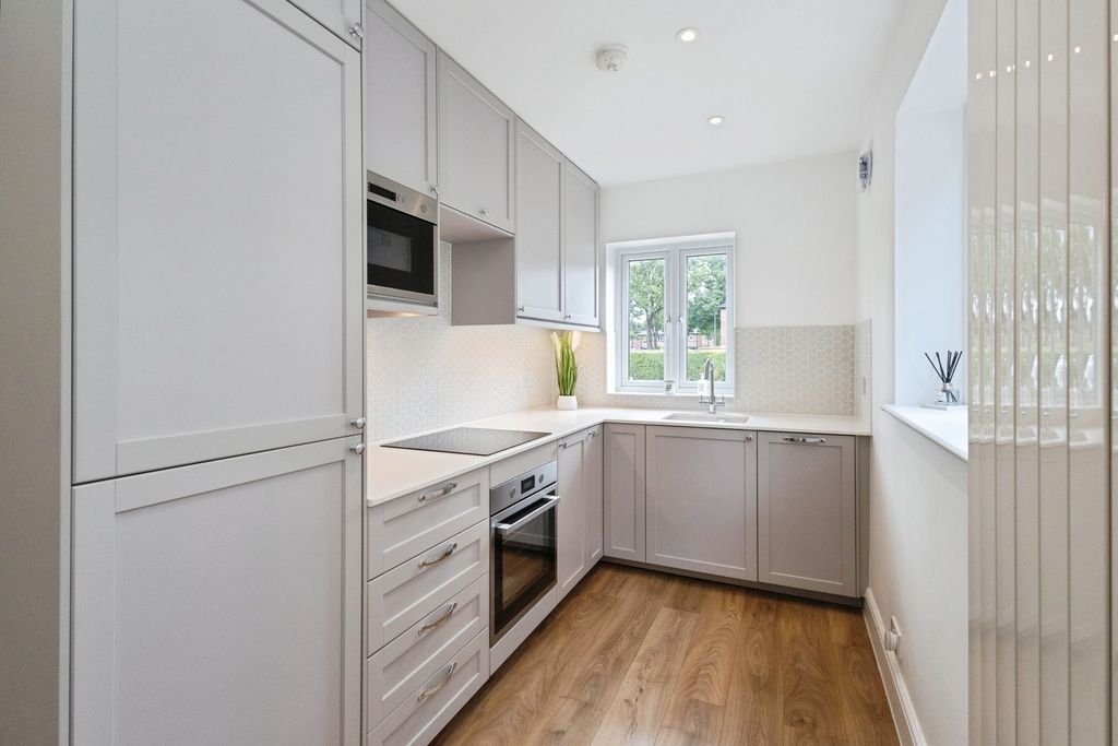 Property photo 2 of 30 Pbox-Img.Jpg