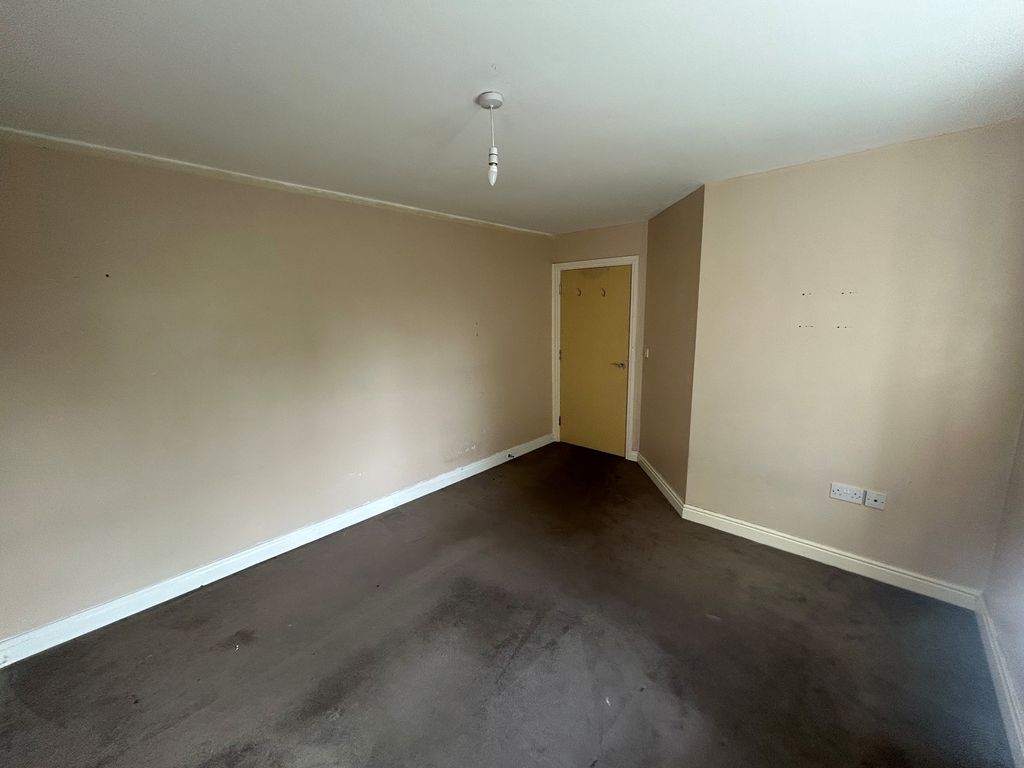 Property photo 3 of 6 Master Room 2