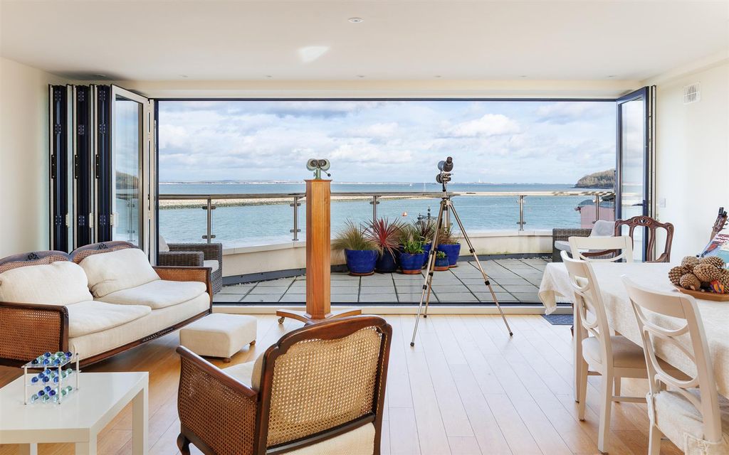 Property photo 3 of 35