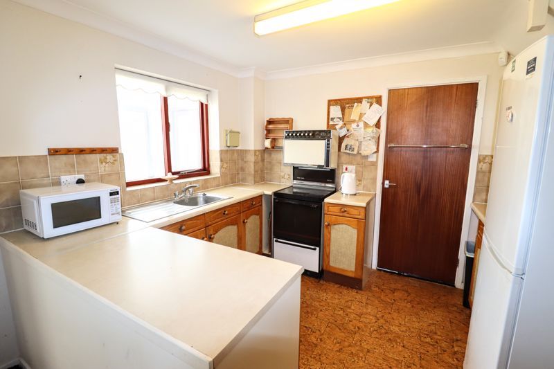 Property photo 3 of 17 Kitchen