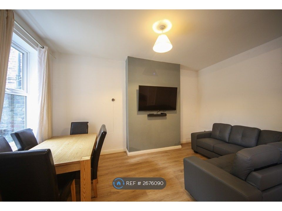 Property photo 2 of 17 Lounge