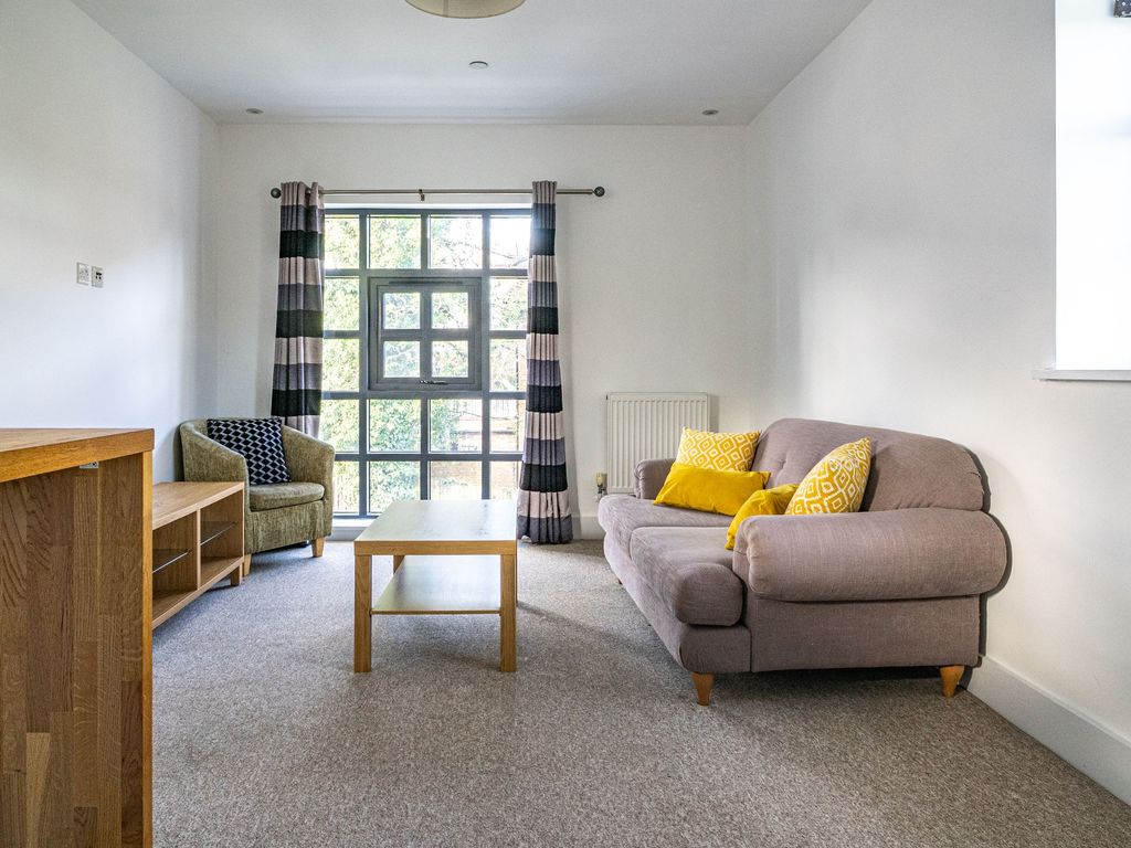 Property photo 3 of 18 Saracens Mews