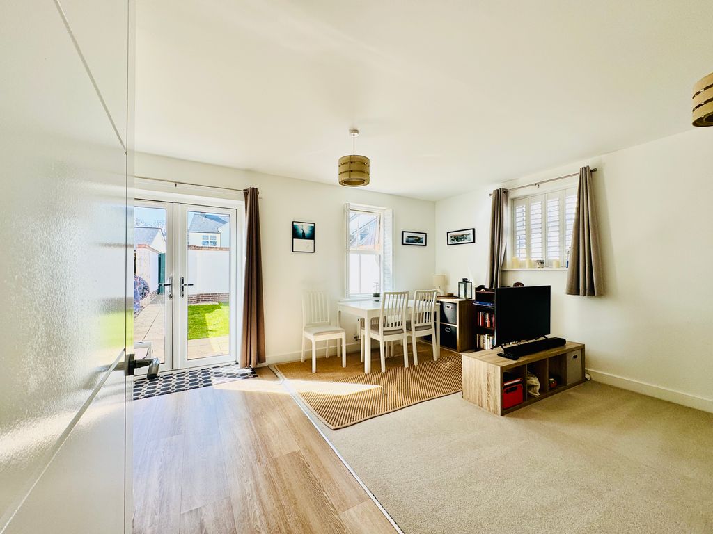 Property photo 3 of 18 Sitting Room