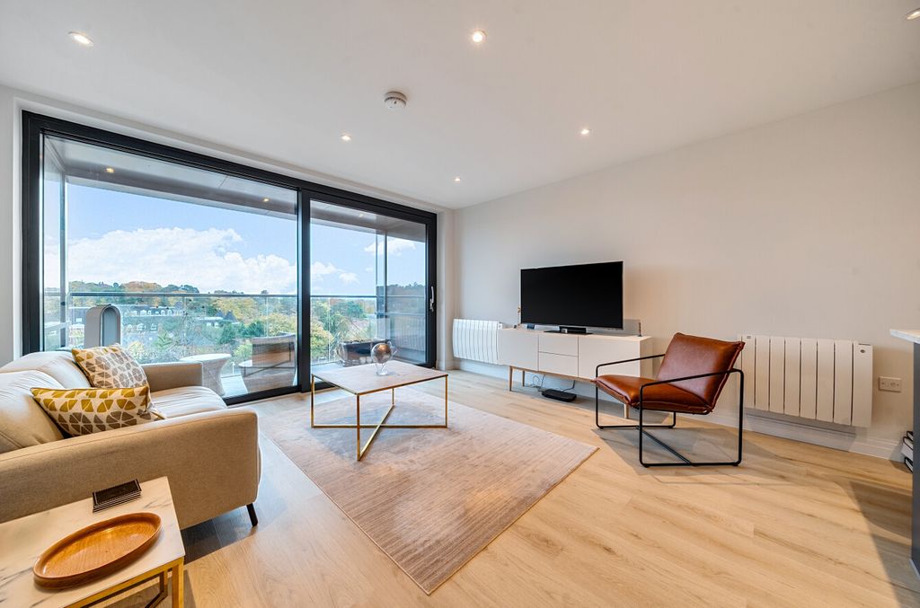 Property photo 3 of 23 1375139-8-6908d63...