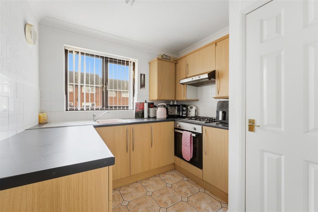 Property photo 2 of 19 Kitchen