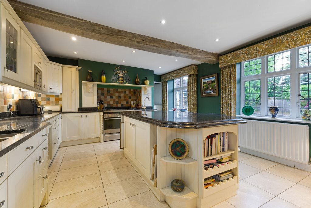 Property photo 2 of 30