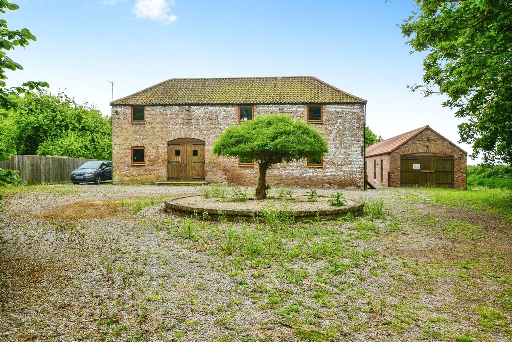 Property photo 1 of 18