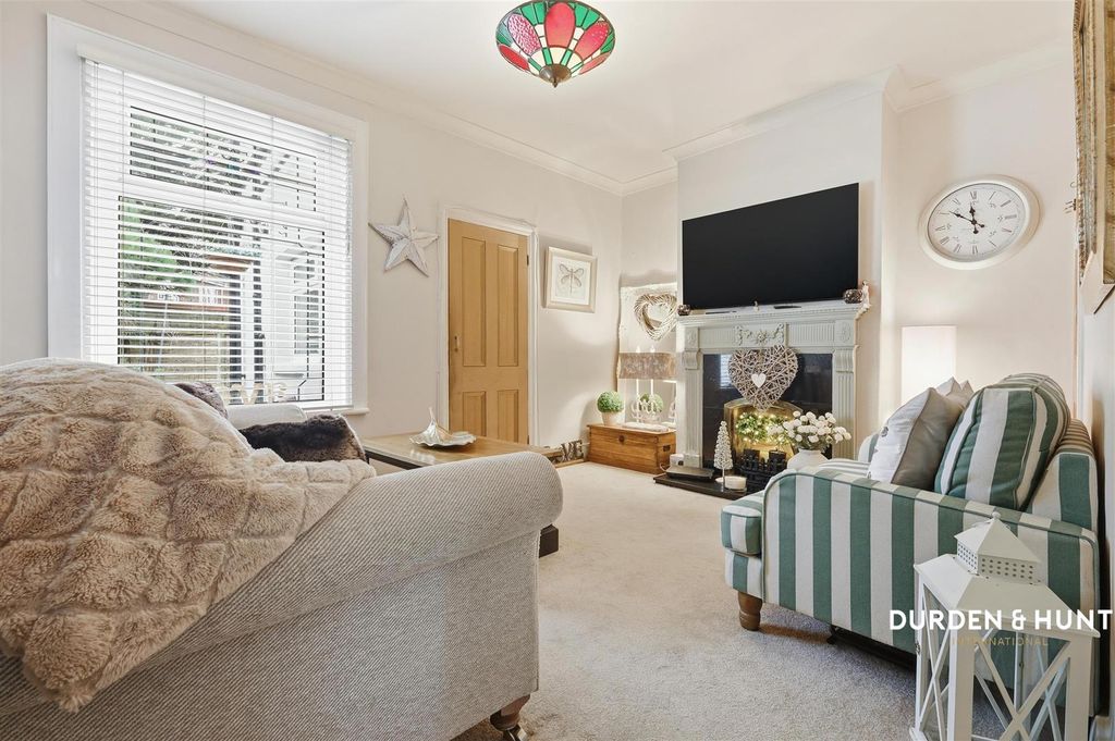 Property photo 2 of 26 Nightingale Lane