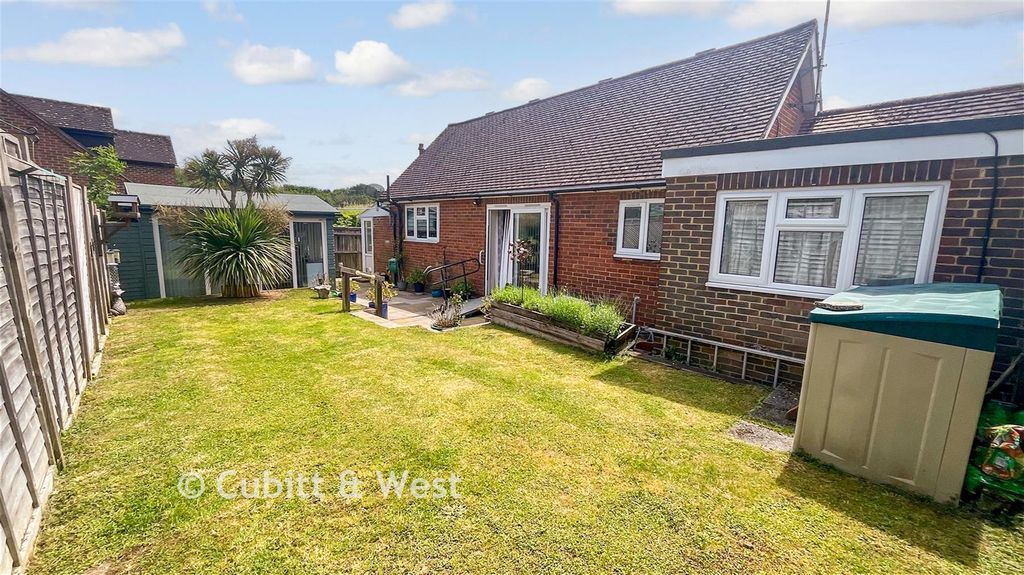 Property photo 3 of 12 Garden 0626