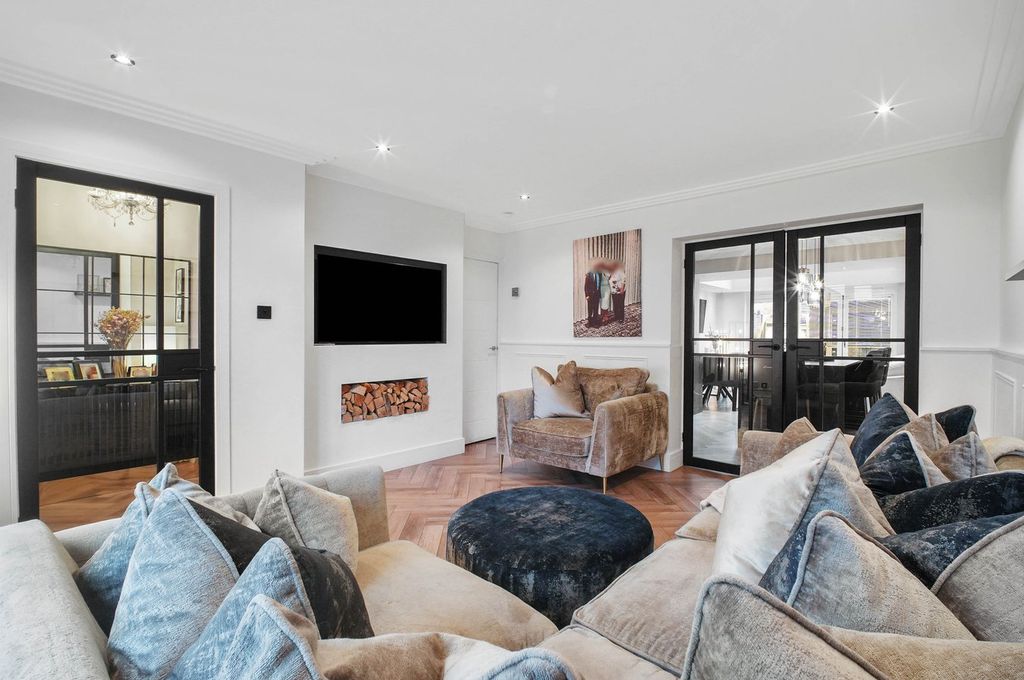 Property photo 3 of 27