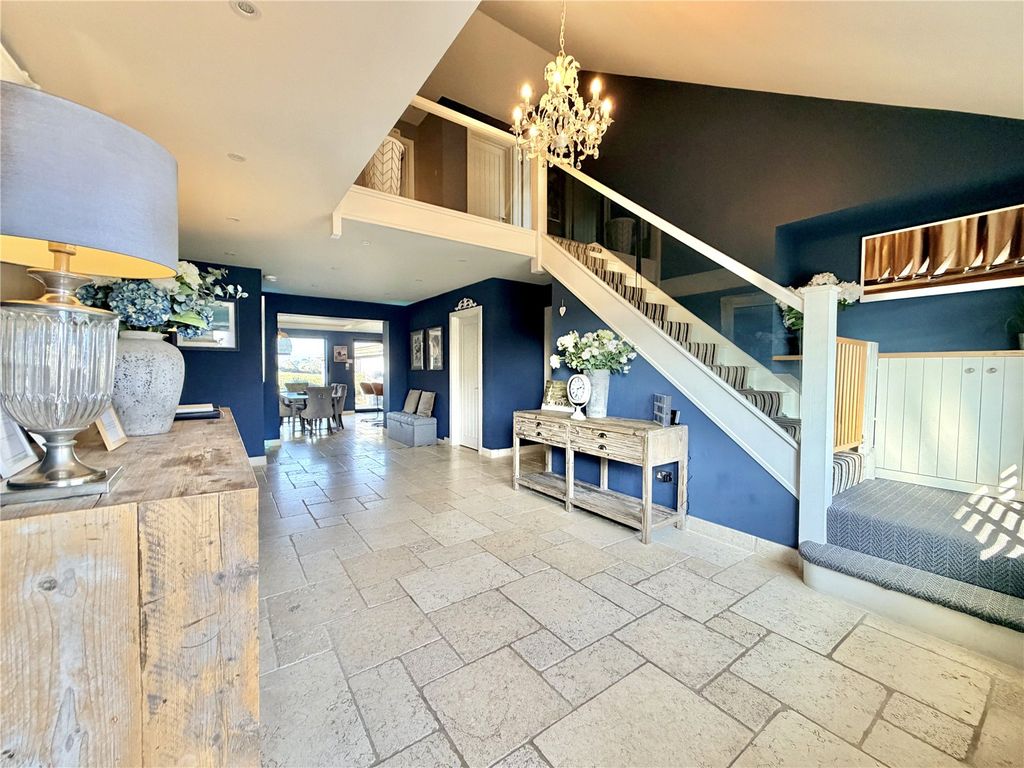 Property photo 3 of 22 Picture No. 06