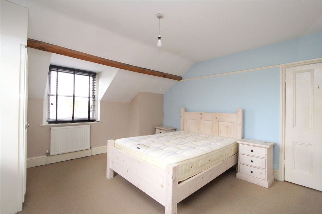 Property photo 2 of 8 Picture No. 11