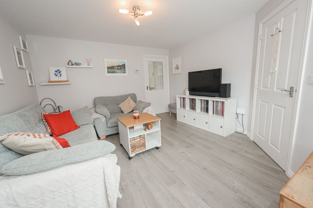Property photo 2 of 20 4360502