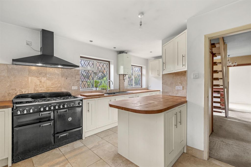 Property photo 3 of 15 Merano, School Close, Cryers Hill Hp15 6Jx-7.Jpg